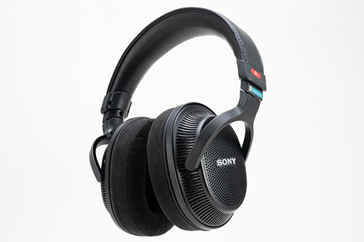 話題のソニー製モニターヘッドフォン「MDR-MV1」をゲームで使うと