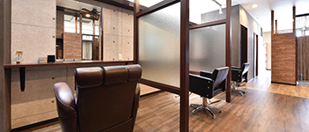 Hair Relaxaition CHROM内のメンズ美容室 | 武蔵藤沢 入間 (旧COURT)