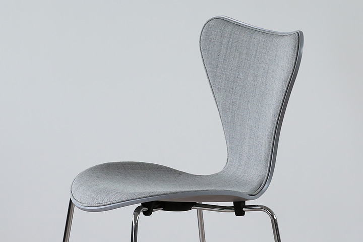 セブンチェアエッセンシャルレザーで最上級の心地よさを | インテリア