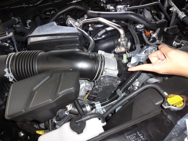 トヨタ ランドクルーザー200にスロットルスペーサー取付 ／ エル