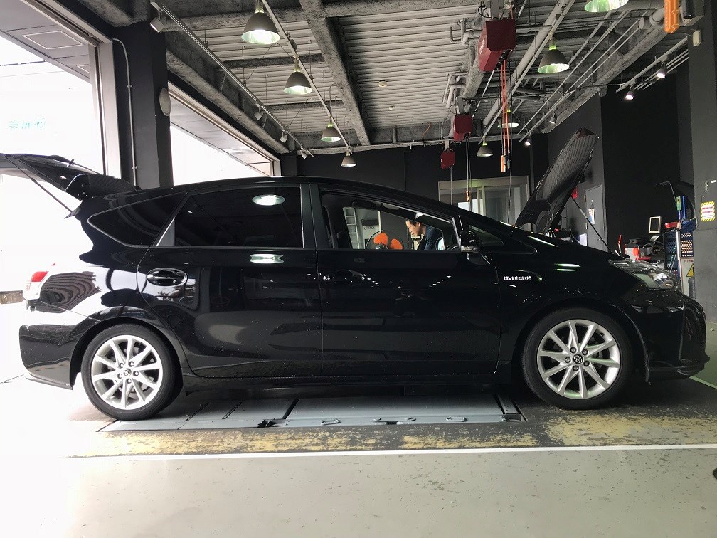 プリウスα TEIN FLEX-Z装着 | トヨタ プリウスα 足まわり