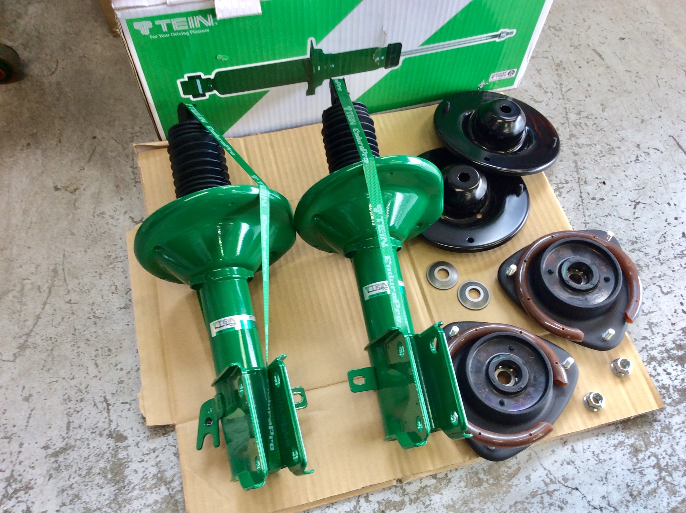 レヴォーグ VM4 ショックアブソーバー交換！ | スタッフ日記