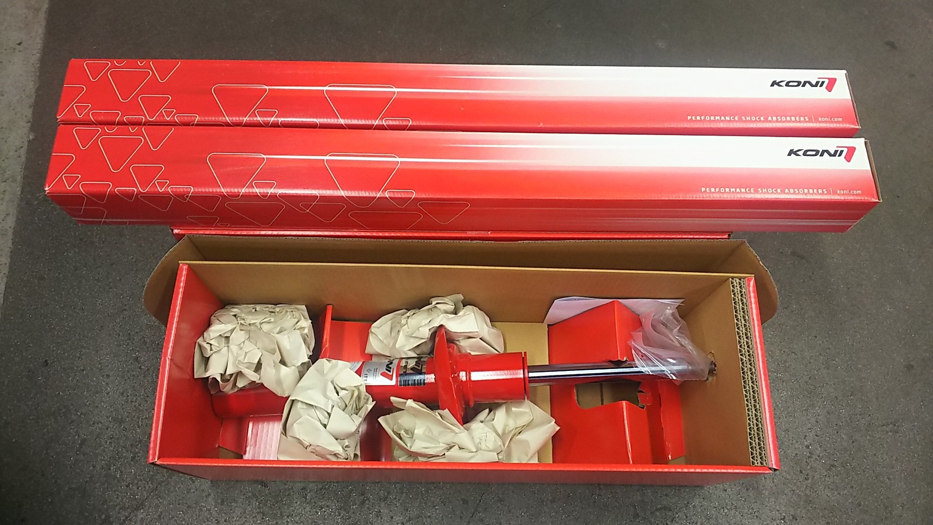 VWティグアンの足回りを「 KONI Special Active ダンパー 」で