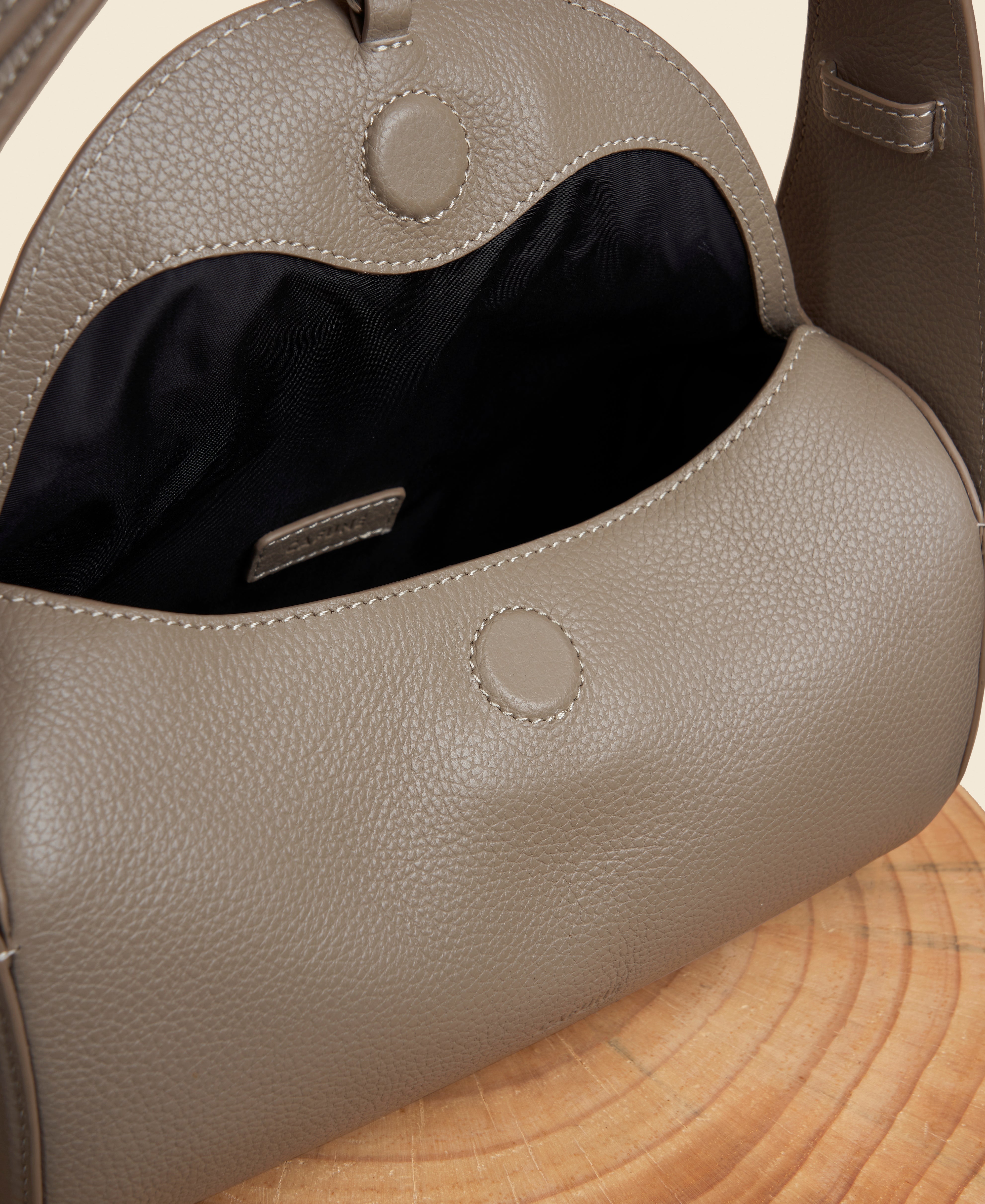 Cafuné - Drop Duffel Bag - Brownstone