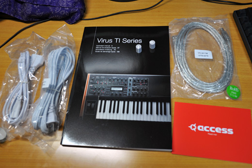 ACCESS VIRUS TI2 POLAR レビュー② - 付属品のこと。Polarか