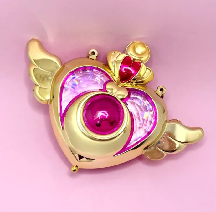 クライシスムーンコンパクト── 90年代女児が憧れた夢の変身アイテム