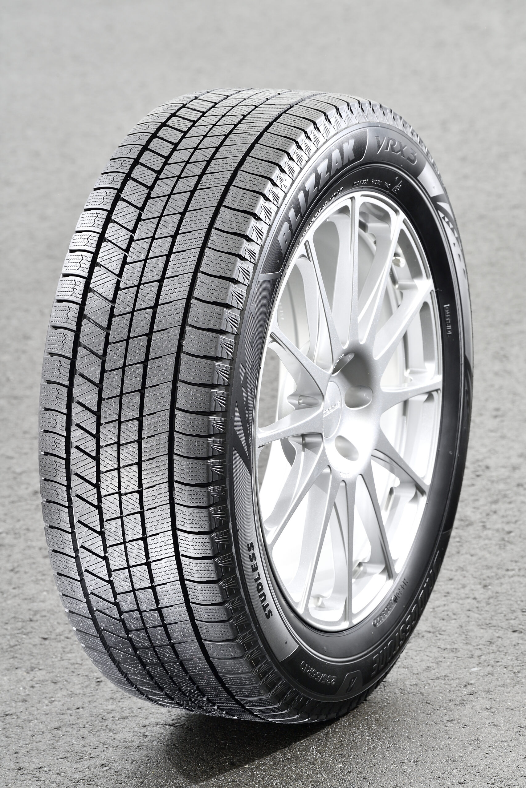 ブリヂストンの最新スタッドレス「ブリザックVRX3」がSUV用に