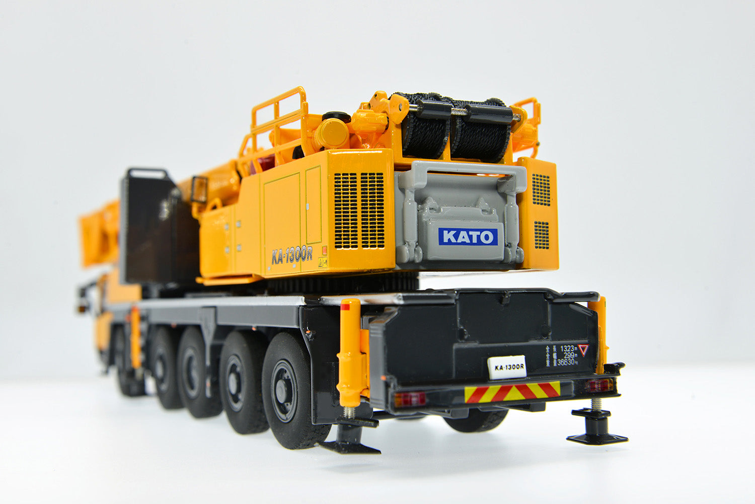 diecast scale 1:50 KATO KA-1300R Mobile crane model with small