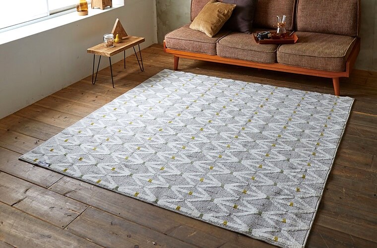 ドットのアクセントがおしゃれ！洗える日本製ラグ『LAGUNA/ラグナ