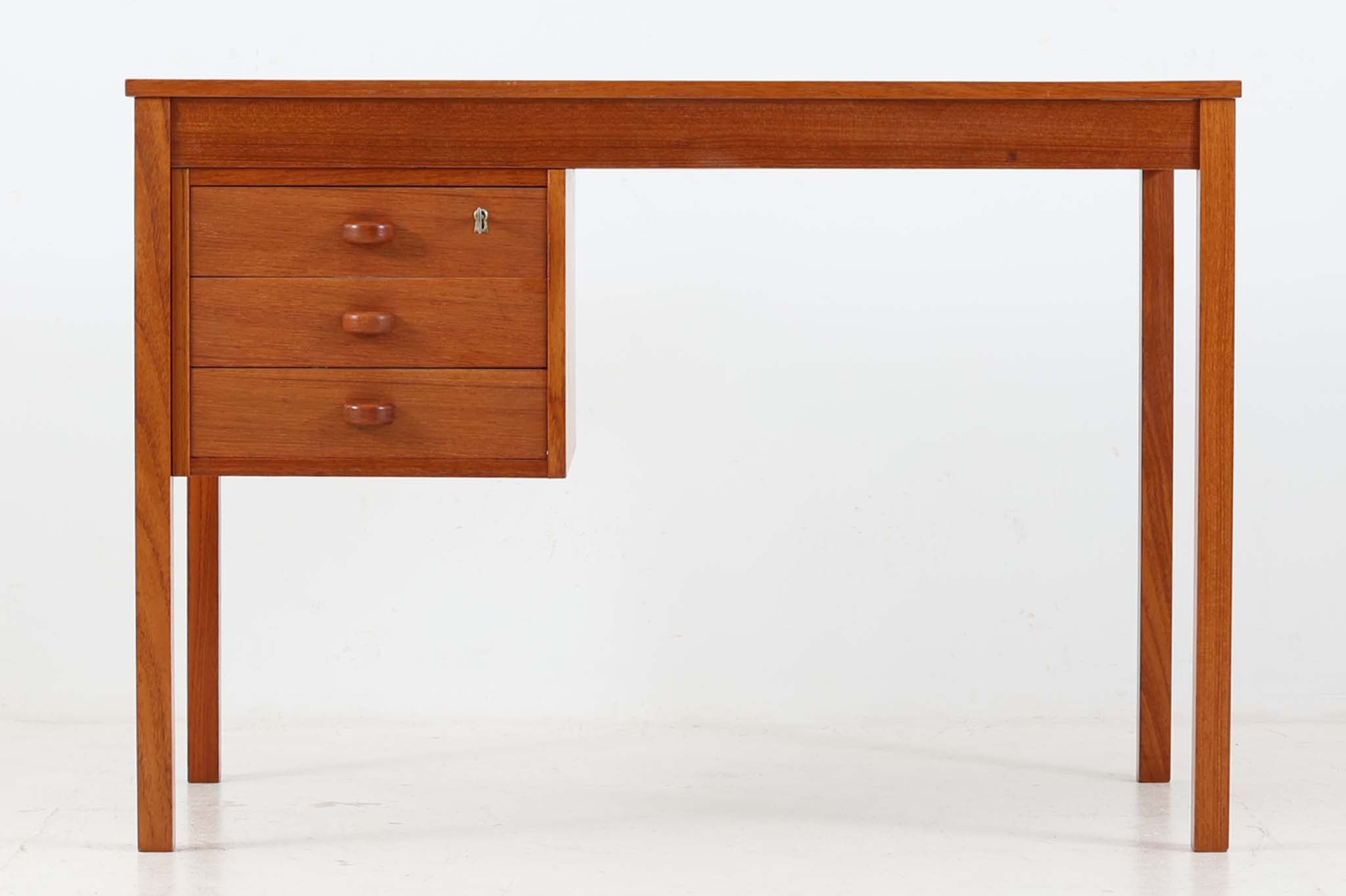 北欧ビンテージ家具デスク | 収納とデザインが融合したアンティークな