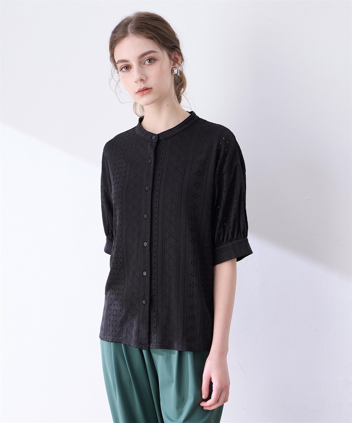 カットワークレースバンドカラーブラウス LE SOUK HOLIDAY｜クロス