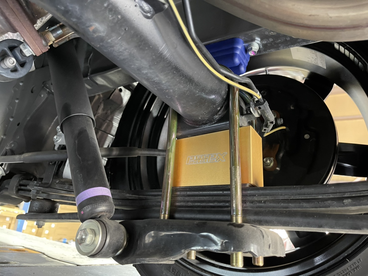 ハイエース8型に取付可能ローダウン乗り心地改善におすすめな足回り