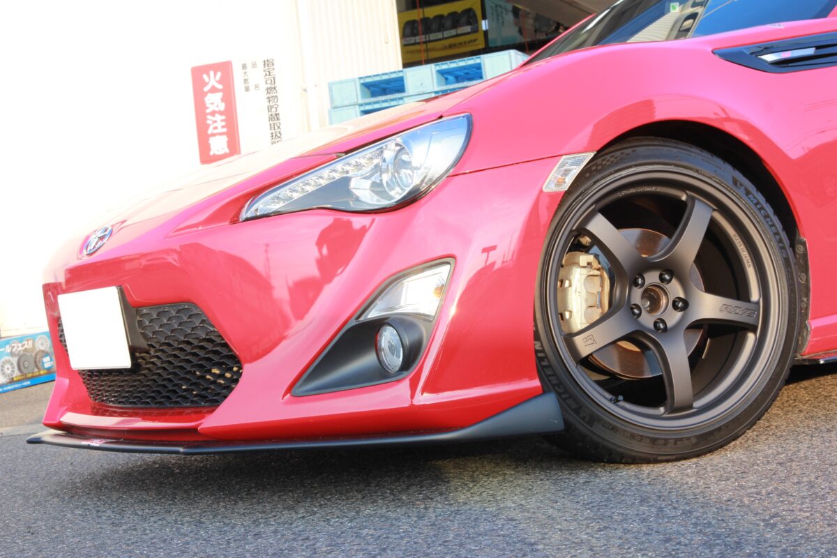 ピュアスポーツデザイン“グラムライツ57CR SPEC D”を86(ZN6)に装着しま