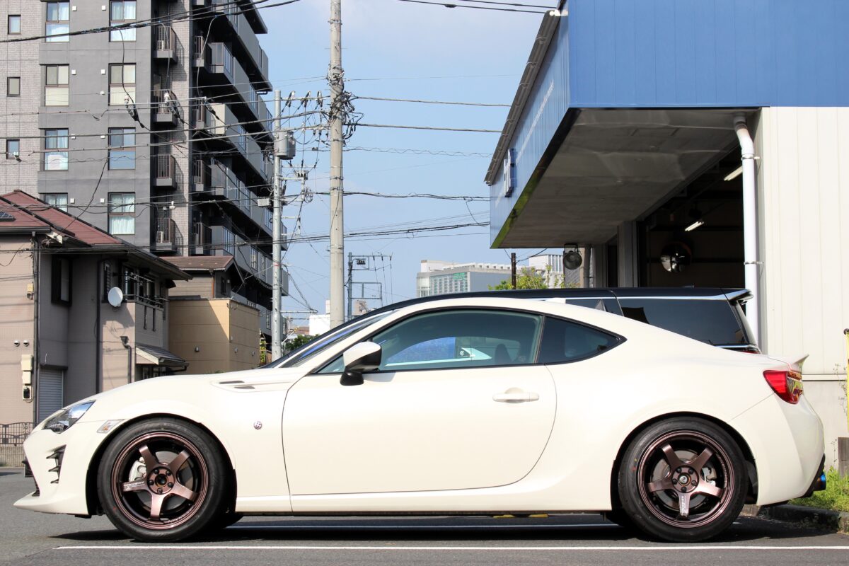 ZN6 86にテイン フレックスZ & ヨコハマ アドバンGTビヨンド 17インチ