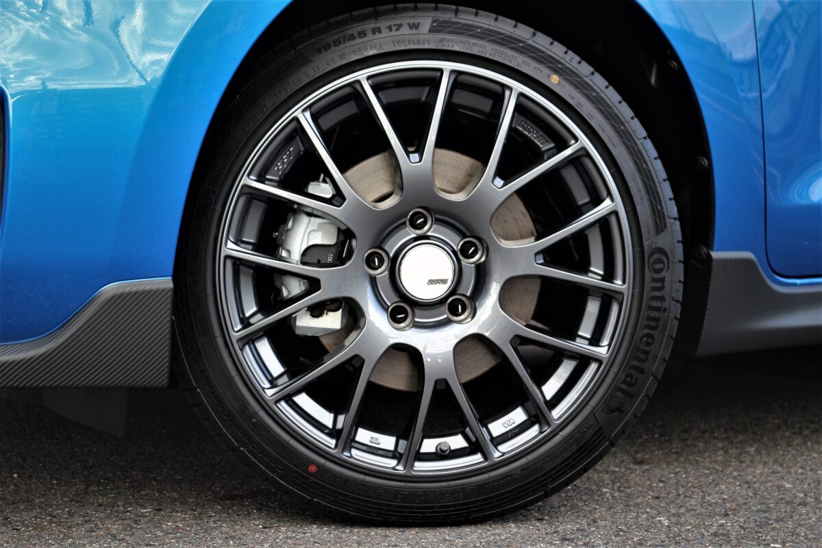 ZC33Sスイフトスポーツ】ハイパフォーマンスホイールSSR GTV04を装着