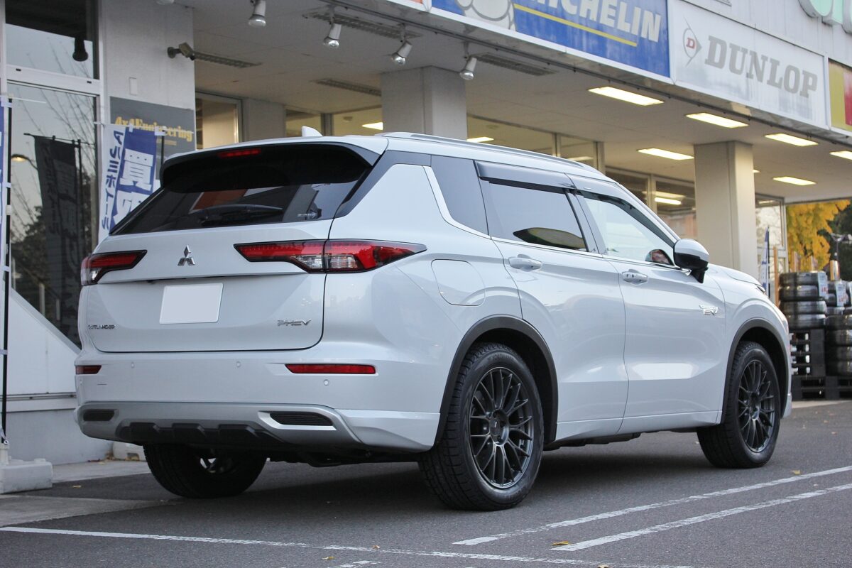 20インチ装着の新型アウトランダーPHEVのスタッドレスは何インチが