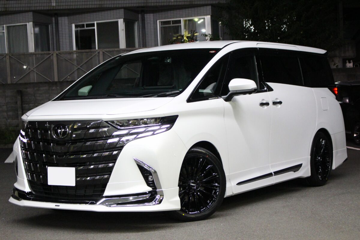新型40系アルファード モデリスタ車にRAYSベルサスヴォウジェ 20インチ