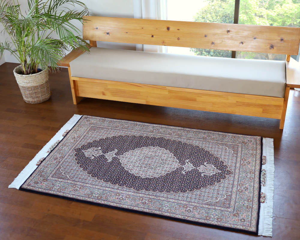 手織りペルシャ絨毯 イラン・タブリーズ産 ウール＆シルク、マヒ柄