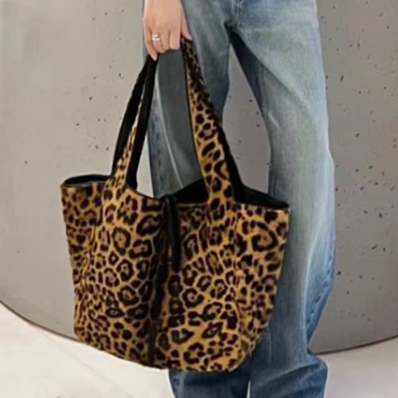 Leopard print pony tote shoulder bag ユニセックス男女兼用