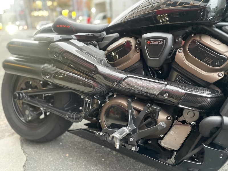 ドライカーボン マフラーヒートガード スポーツスターS用 - MOTOR