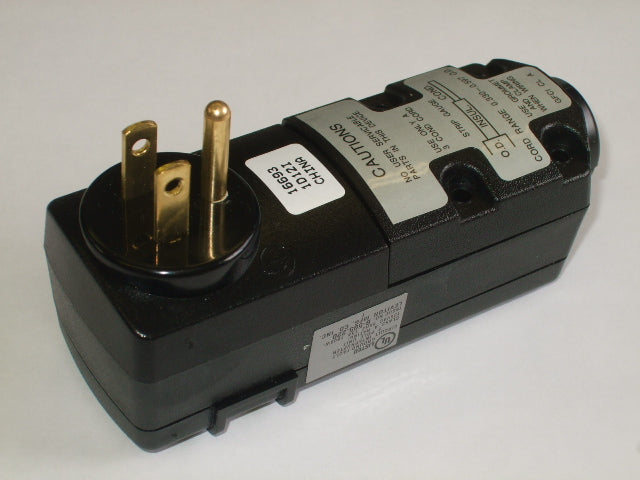 NEMA 5-15P 15 AMP Right Angle Attachable Plug | Americord