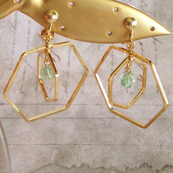 angekicaアクセサリー・フローライト・ヘキサゴンフープ ピアス