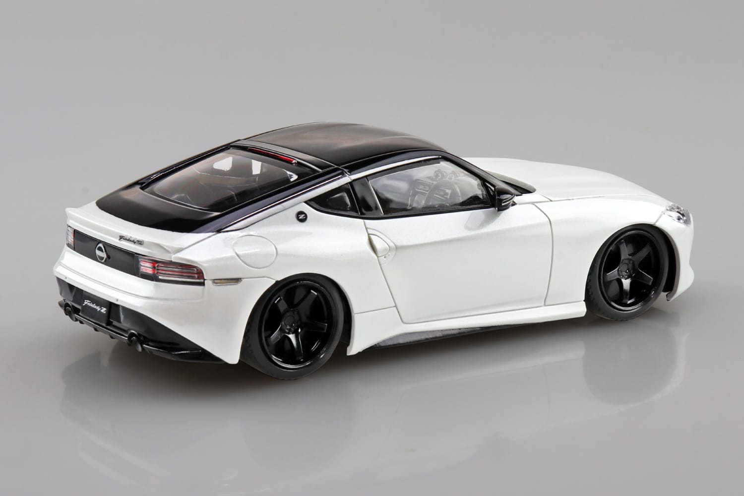 Nissan RZ34 Fairlady Z Custom Wheel (Prism White)｜AOSHIMA｜English