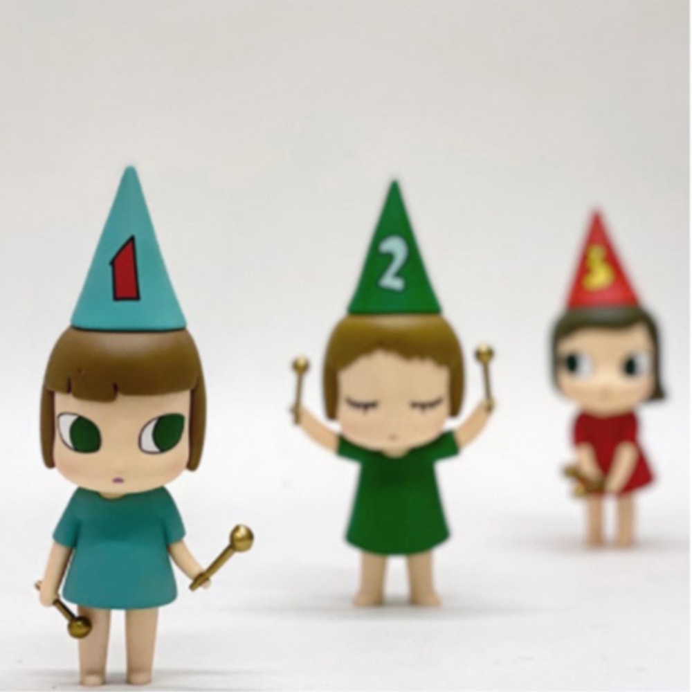 奈良美智 新作フィギュア「ドラミング・ガール」がMoMA Design Storeで