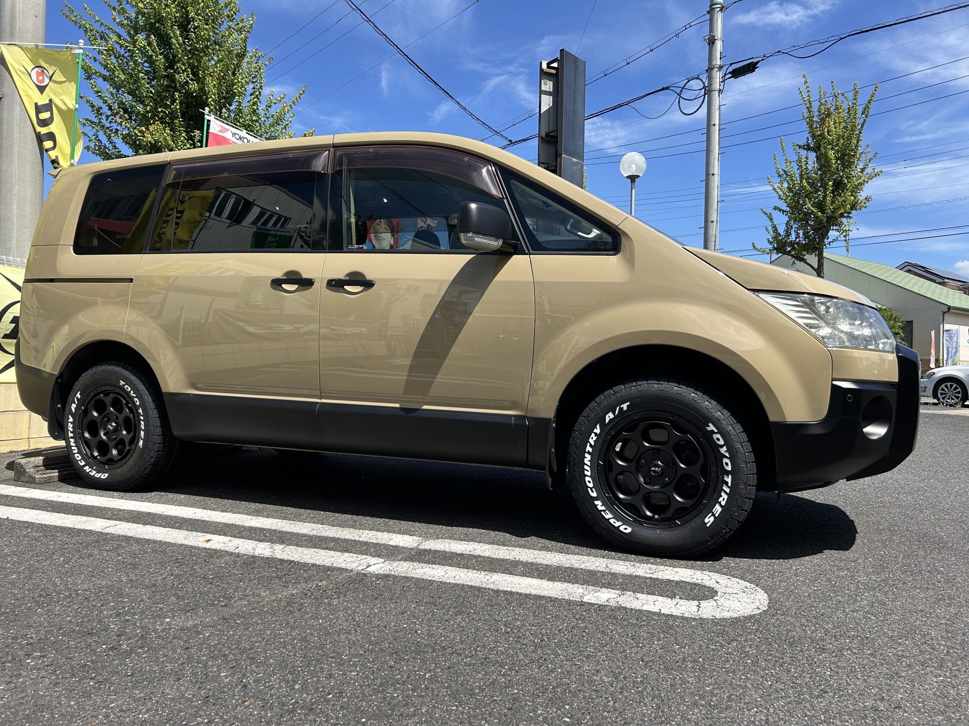 デリカD:5には「16インチタイヤホイールセット」でなるほど(ﾟдﾟ)！お得