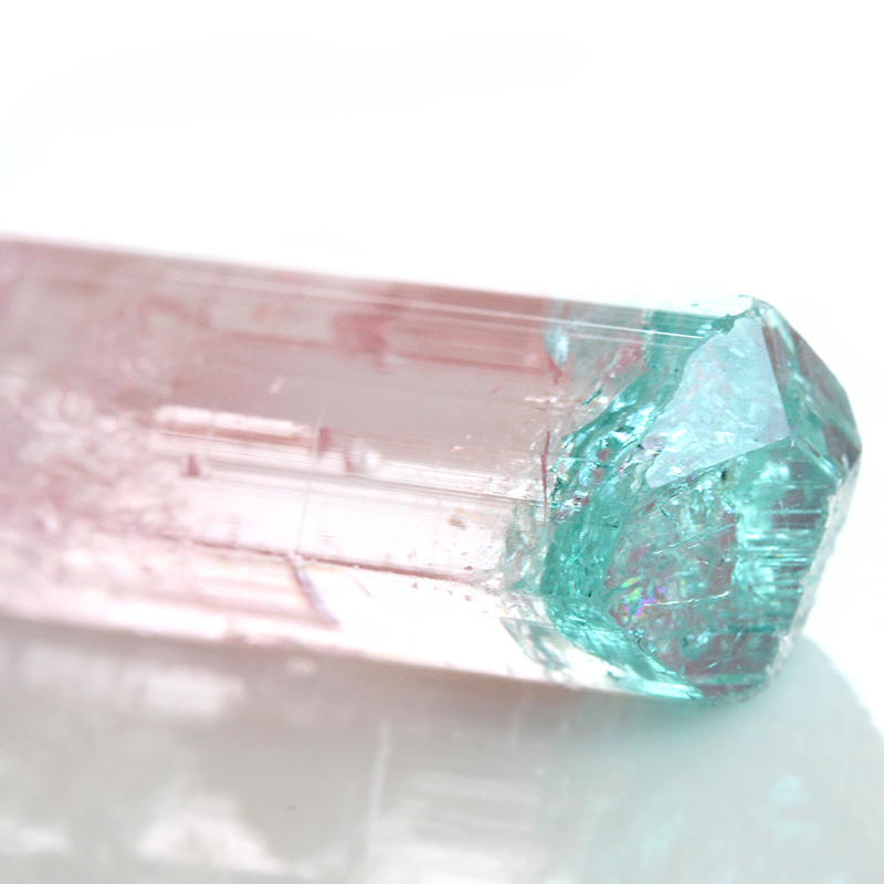 特選品】アフガニスタン産バイカラーブルーキャップトルマリン結晶-025