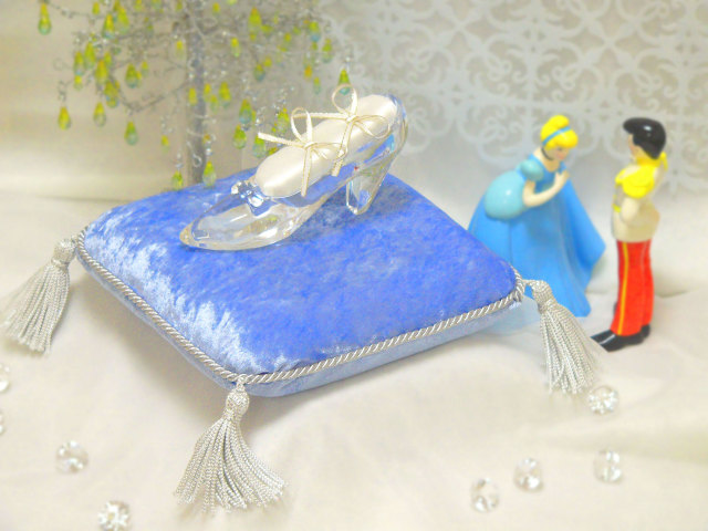 ガラスの靴リングピロー シンデレラ台座ベイビーブルー