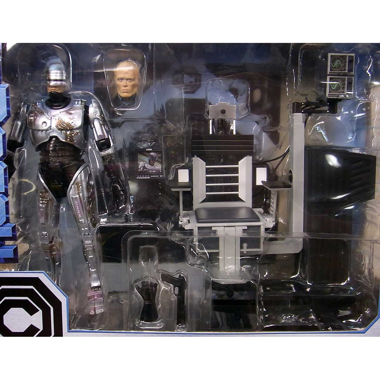 ASTRO ZOMBIES | NECA ROBOCOP 7インチアクションフィギュア ULTIMATE