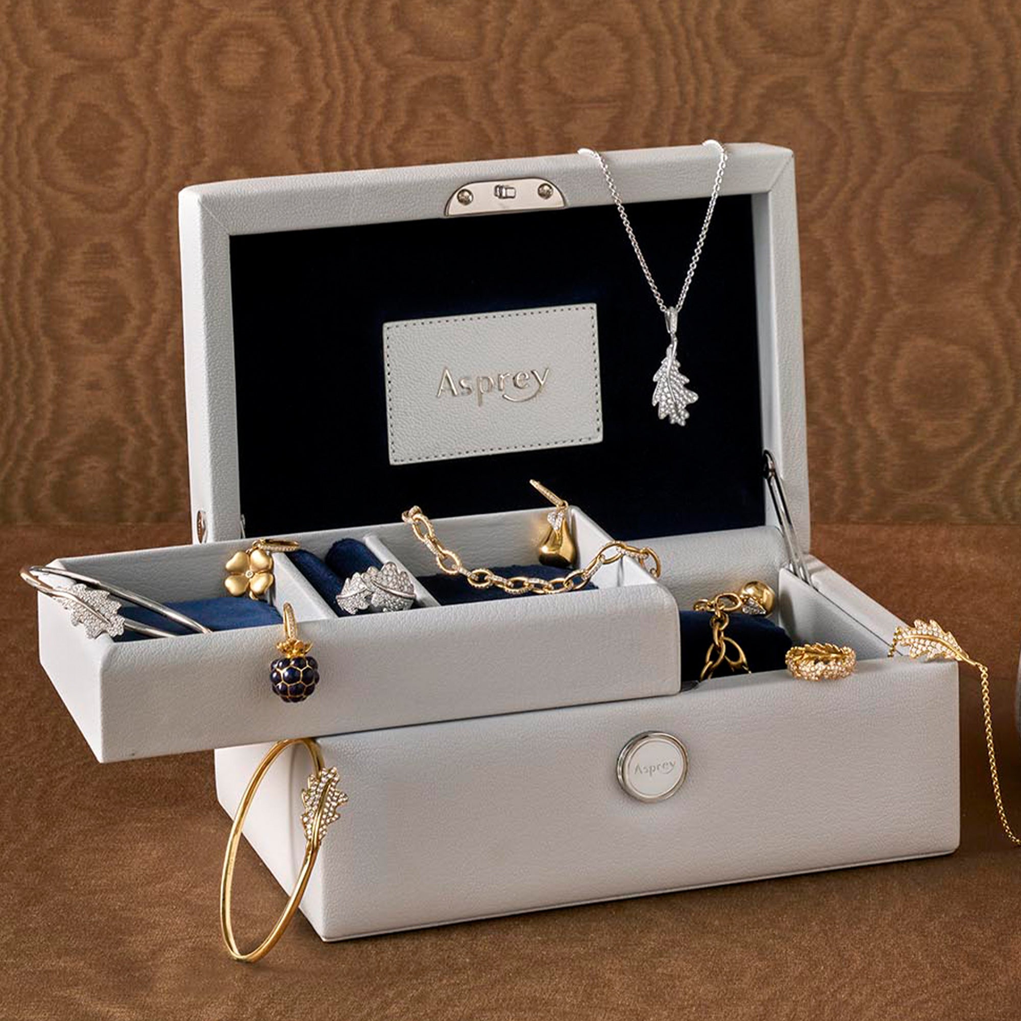 ダイヤモンド付きウッドランド クローバー チャーム (18K イエロー