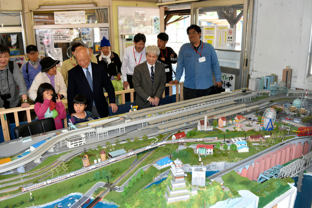 鉄道少年の夢詰まった巨大ジオラマ ローカル駅で再出発 [岐阜県]：朝日新聞