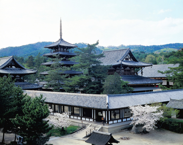 入江泰吉の見た法隆寺の姿 7月4日まで写真展 [奈良県]：朝日新聞