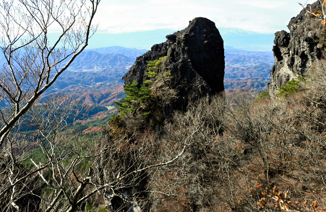坂の上の天狗岩「どうみてもゴリラ」 800メートル峰で出会う奇岩 [福島