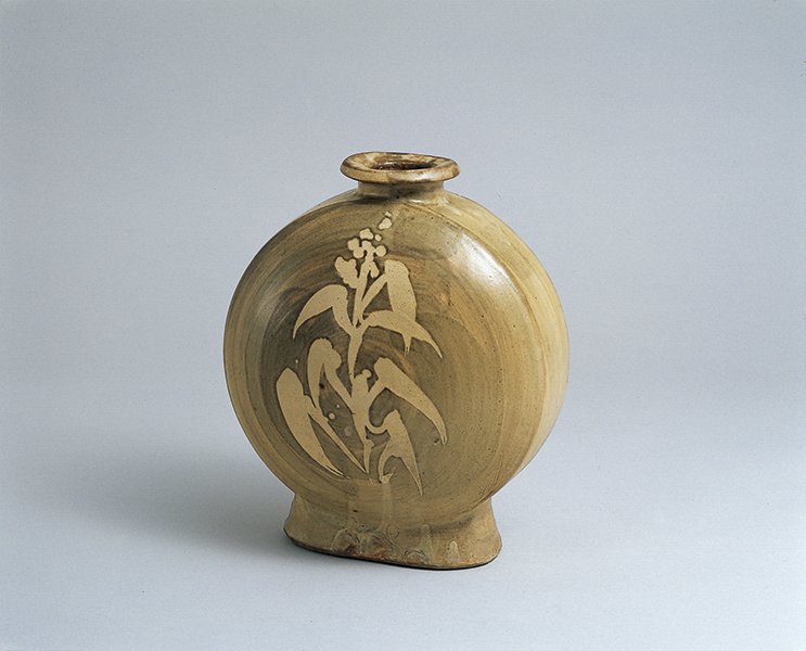 濱田庄司《刷毛目蝋抜黍文扁壺（はけめろうぬききびもんへんこ