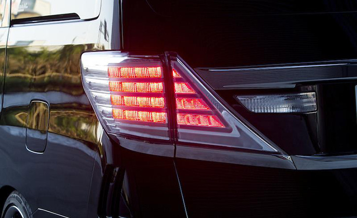 アルファード20系用ジュエルLEDテールREVO VALENTI(ヴァレンティ