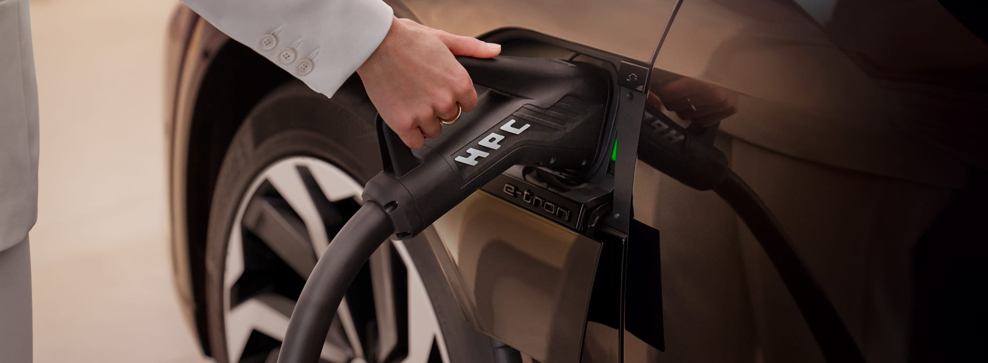 充電設備について｜e-tronスペシャルサイト