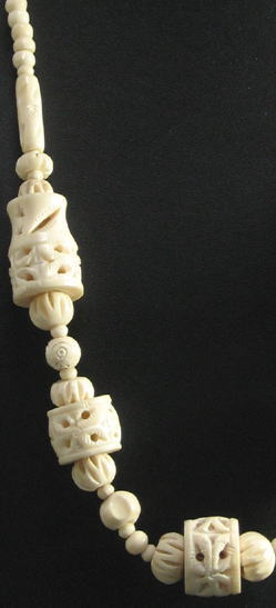 ラクダ骨ネックレス<アフリカのビーズアクセサリー：アフリカ雑貨アザライ