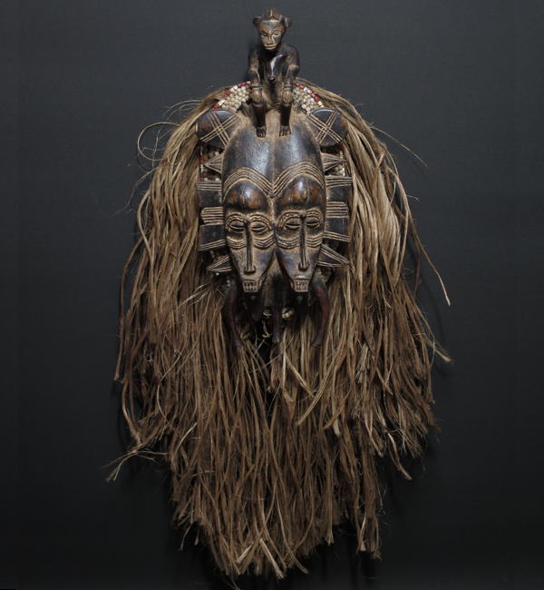 セヌフォKpelyeマスク（双面）<アフリカの仮面(木彫り)：アフリカ雑貨