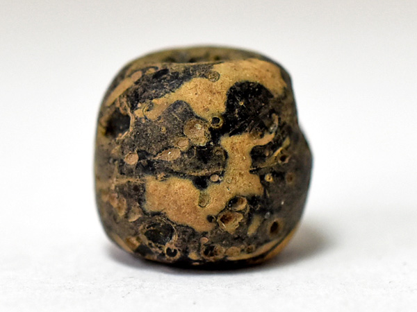 2108】ジャワ島出土 漆黒のマニックブルン2,とんぼ玉,アンティーク