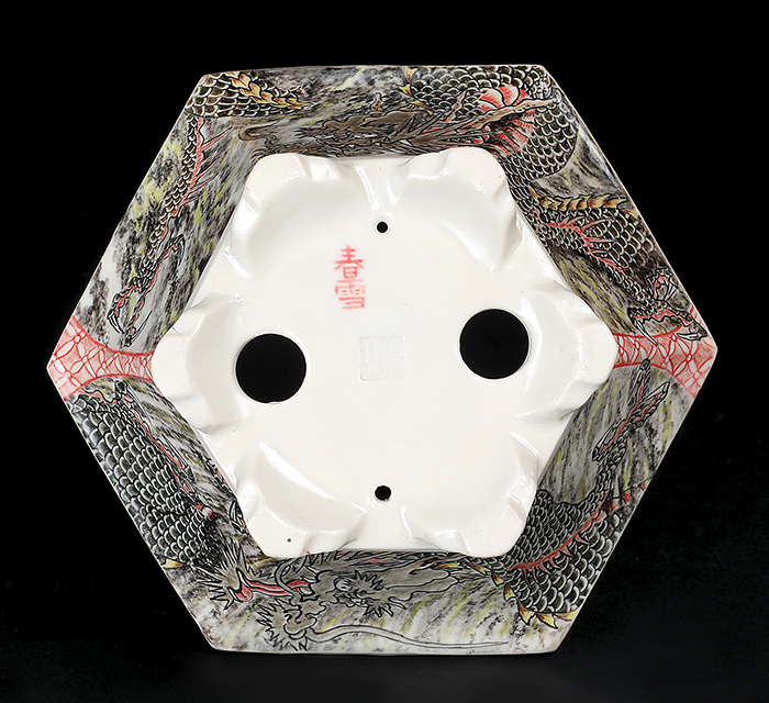春雪色絵龍図六角鉢 | 盆栽、盆栽書籍、盆栽鉢の通販│近代出版