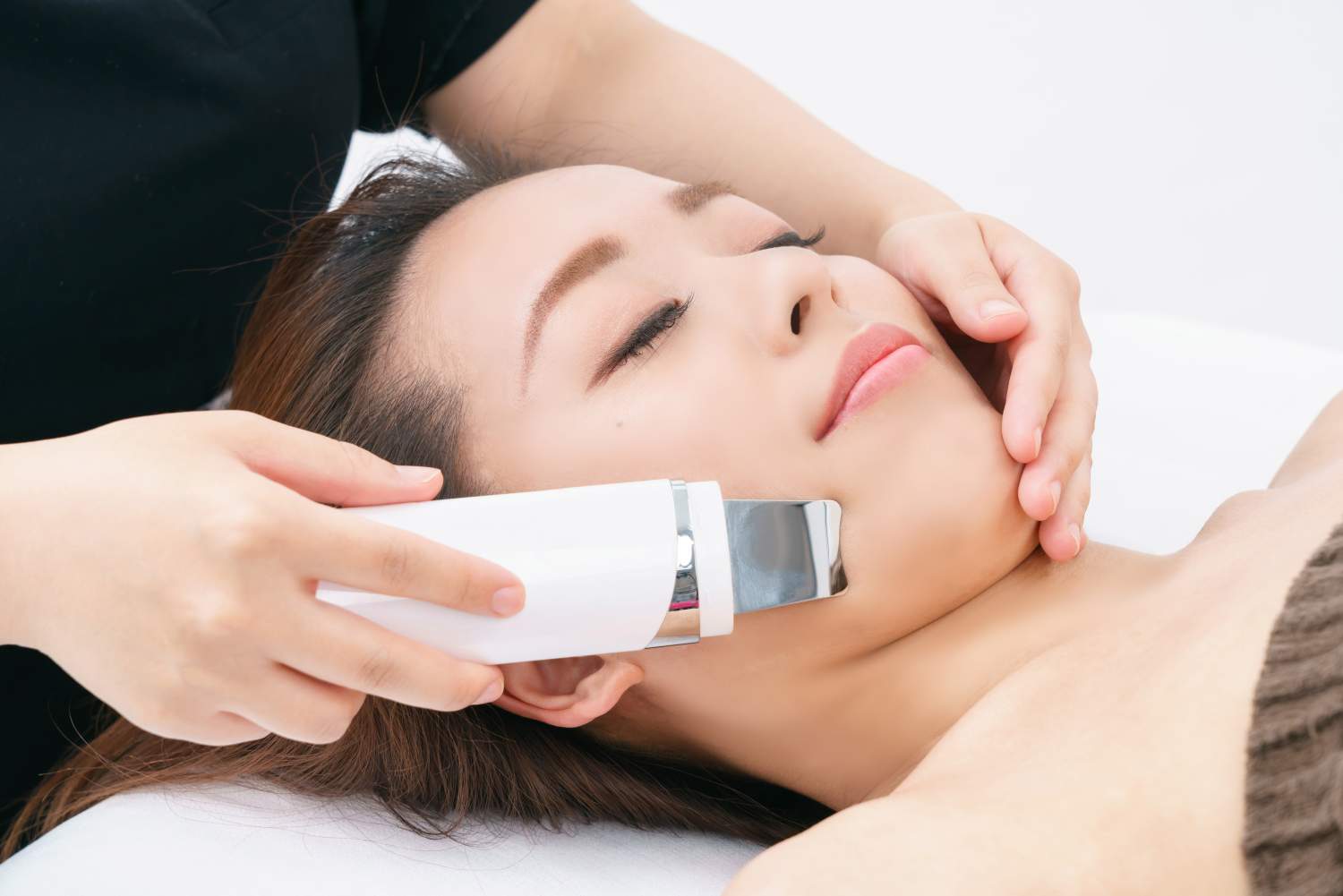 超音波の力で毛穴汚れを除去！？ - リータ伊丹店｜シェービング・毛穴