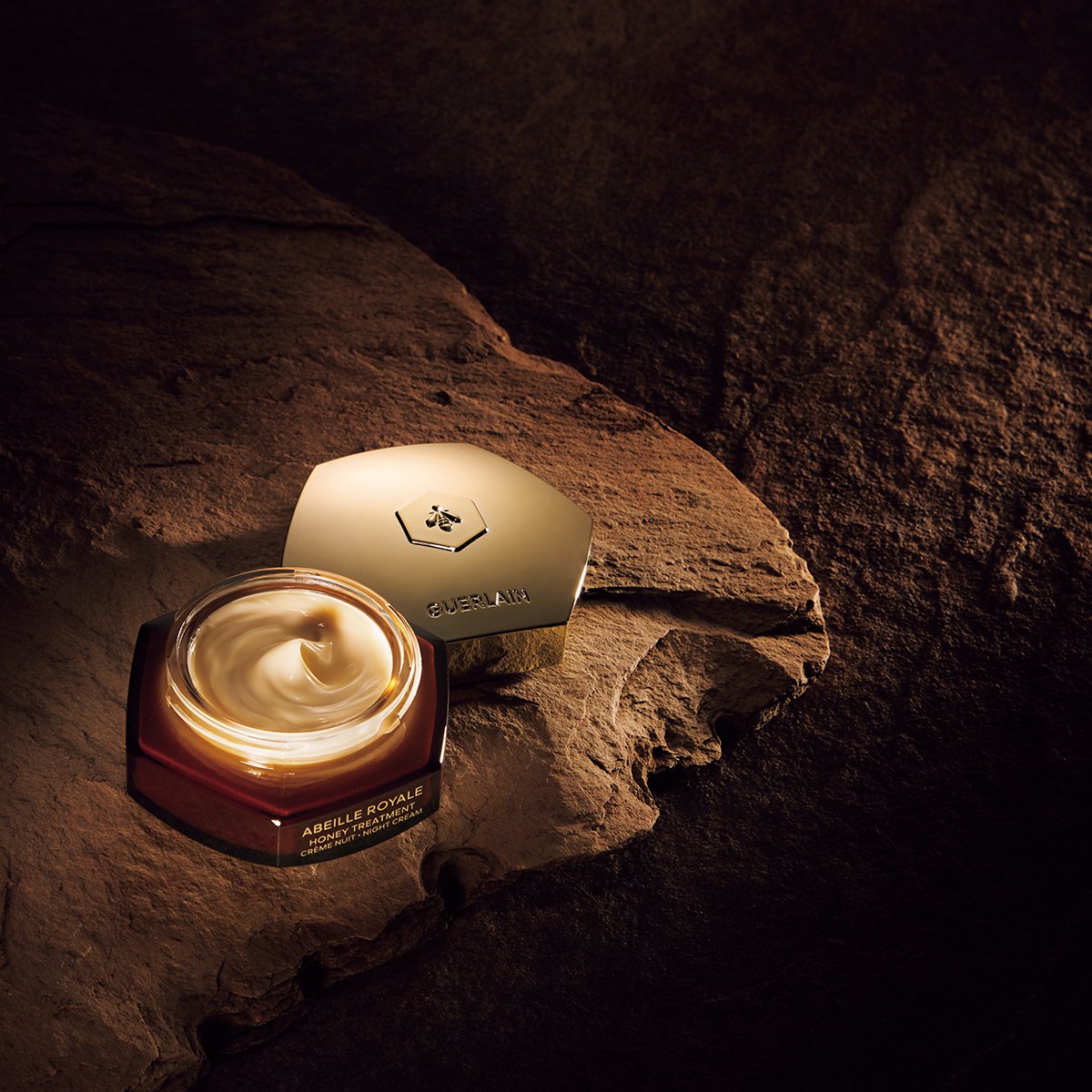 ゲラン アベイユ ロイヤル」の新デイ＆ナイトクリーム｜大切な肌を託し