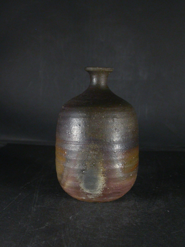 備前焼 登窯 岡山県無形文化財 山本 出 共箱付き金彩と黄・黒ゴマ徳利