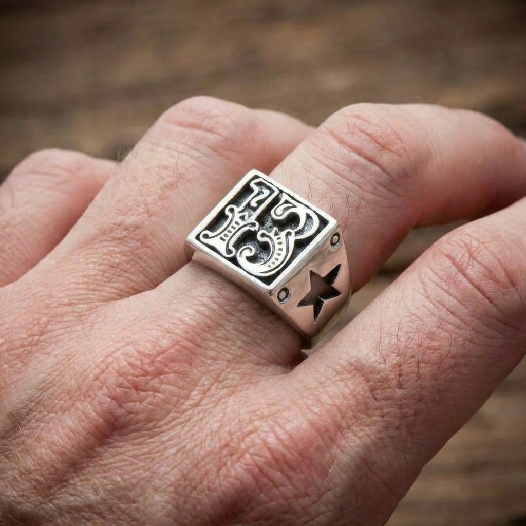 ナンバー13バイカーリング | ハンドメイド .925 スターリングシルバー