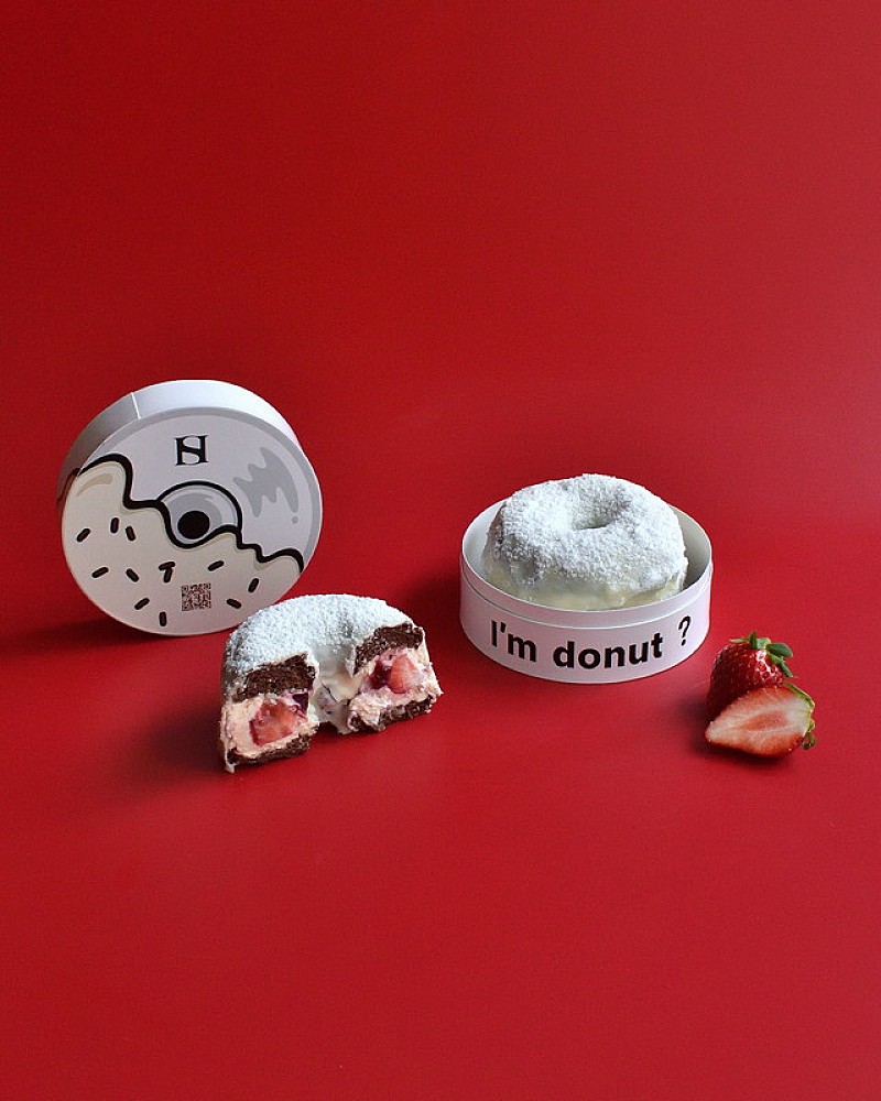 SKY-HI×「I'm donut？」がコラボ、グルテンフリーのCDサイズドーナツ