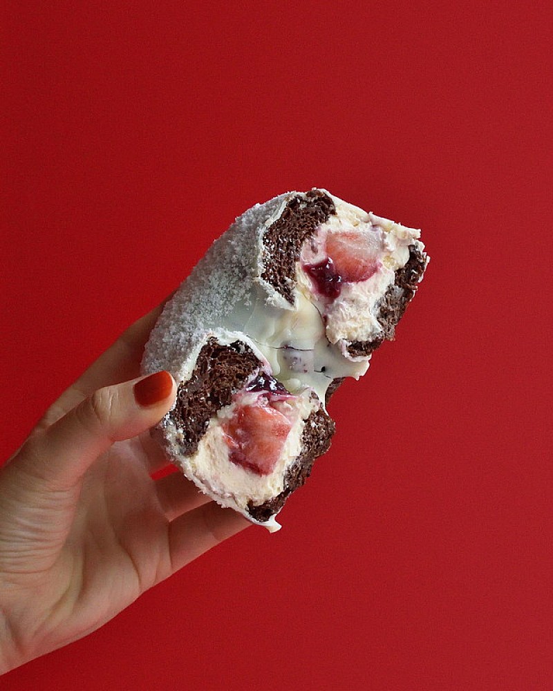 SKY-HI×「I'm donut？」がコラボ、グルテンフリーのCDサイズドーナツ