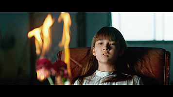 Aimer、「SPARK-AGAIN」MV＆クロスフェード映像公開 新曲が主題歌に